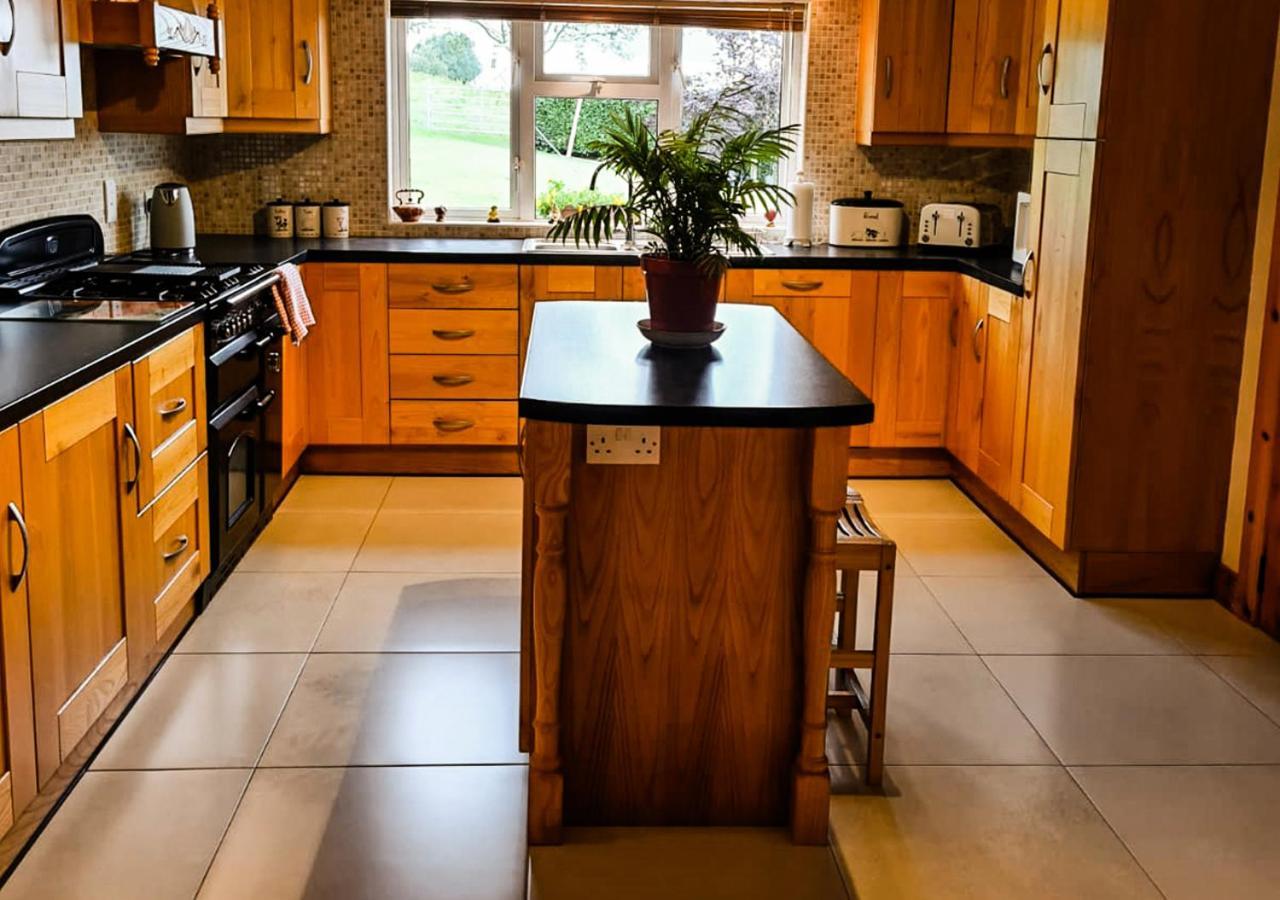 Moat Holiday Rental Lisnaskea 외부 사진